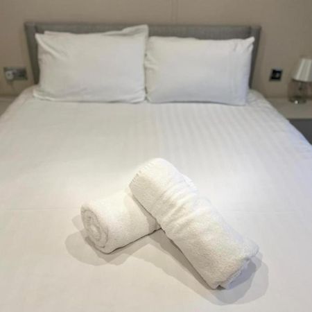 The Serenity Lodge With Hot Tub York Extérieur photo