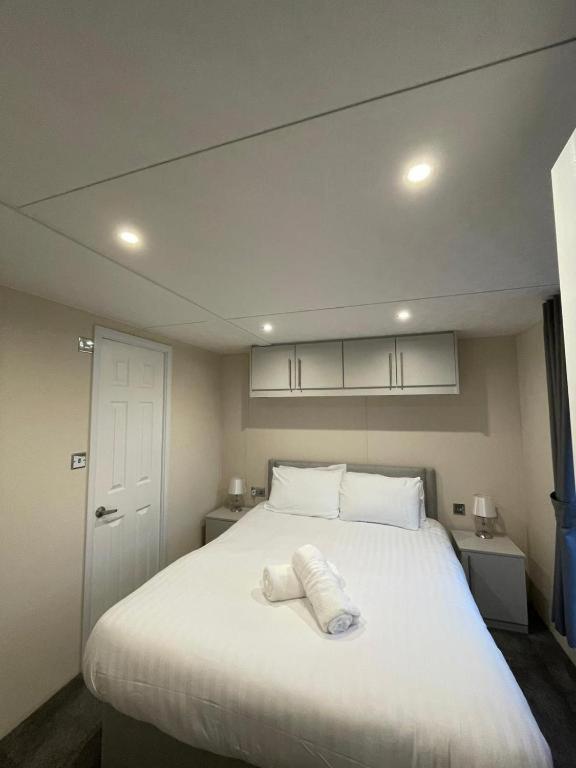 The Serenity Lodge With Hot Tub York Extérieur photo